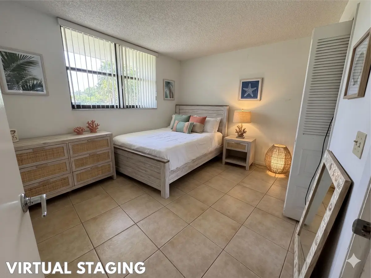 Bedroom at 112 LAKE EMERALD Drive 203, Oakland Park