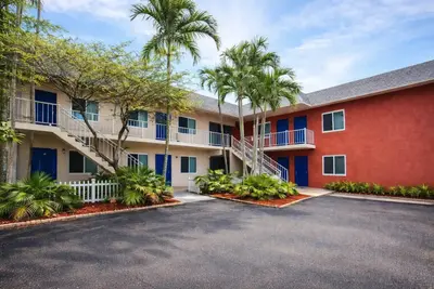 100 SW 10th Street 204, Fort Lauderdale – Apartment for rent