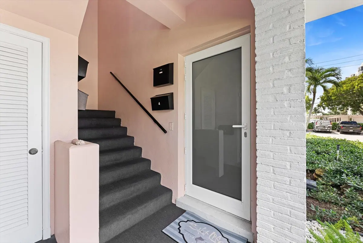 05-5 at 990 CASUARINA Road 4, Delray Beach