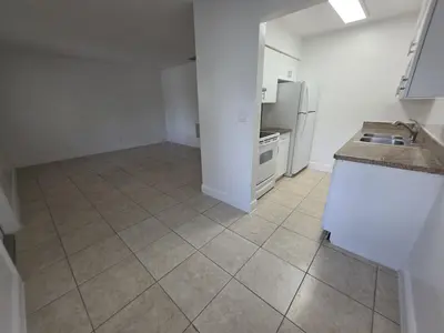 75 SW 10th Street 202, Fort Lauderdale – Apartment for rent