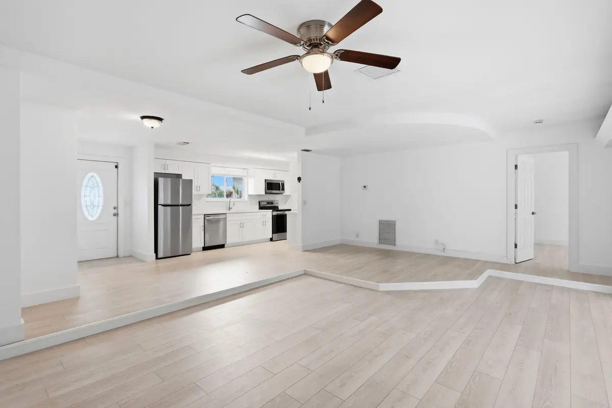 5-web-or-mls-003_0E2A3441 at 898 SW 10th Avenue, Boca Raton