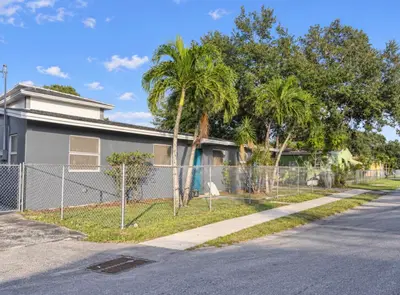 800 NW 16TH Avenue 1-2, Fort Lauderdale – Duplex for sale