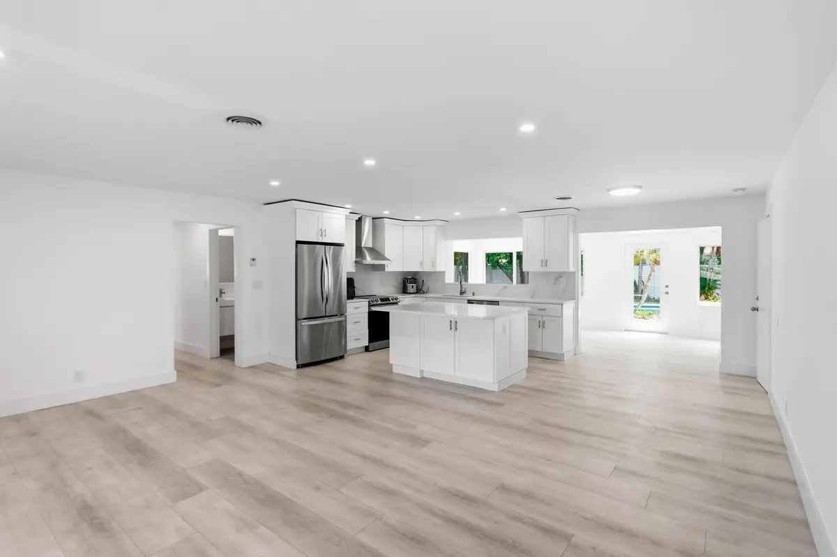 5-web-or-mls-006_0E2A3571 at 998 W CAMINO REAL, Boca Raton