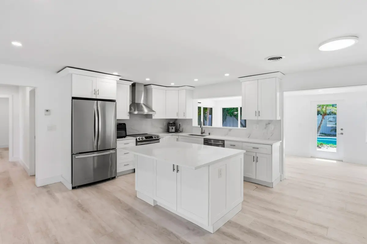 6-web-or-mls-007_0E2A3577 at 998 W CAMINO REAL, Boca Raton
