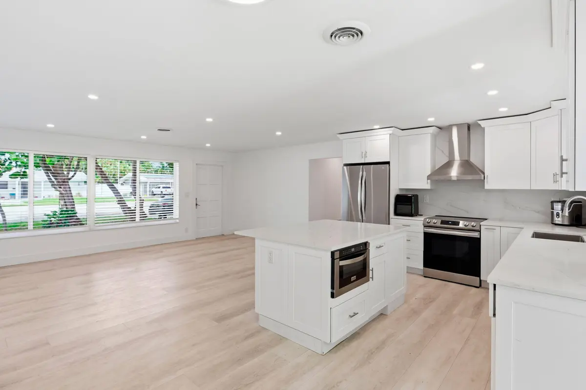 7-web-or-mls-008_0E2A3580 at 998 W CAMINO REAL, Boca Raton