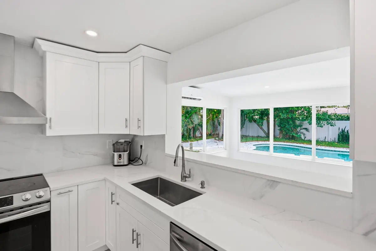9-web-or-mls-010_0E2A3586 at 998 W CAMINO REAL, Boca Raton