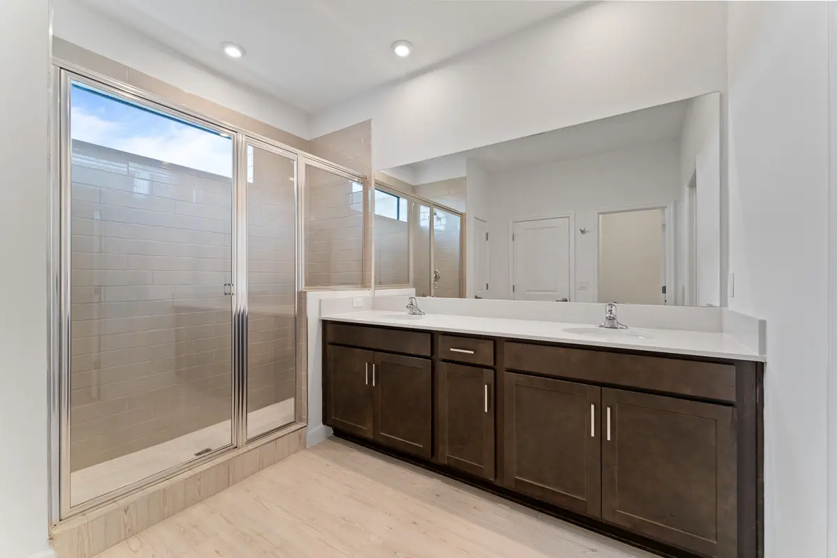 US_SEF_Dakota_Lot 85_Owners Bath at 9894 SW TORQUAY Drive, Port St. Lucie