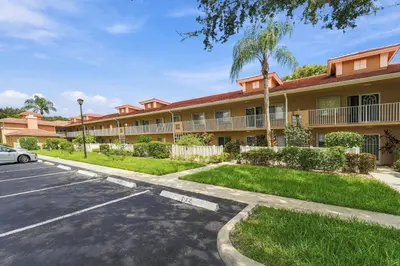 5876 REGAL GLEN Drive 201, Boynton Beach – Condominium for sale