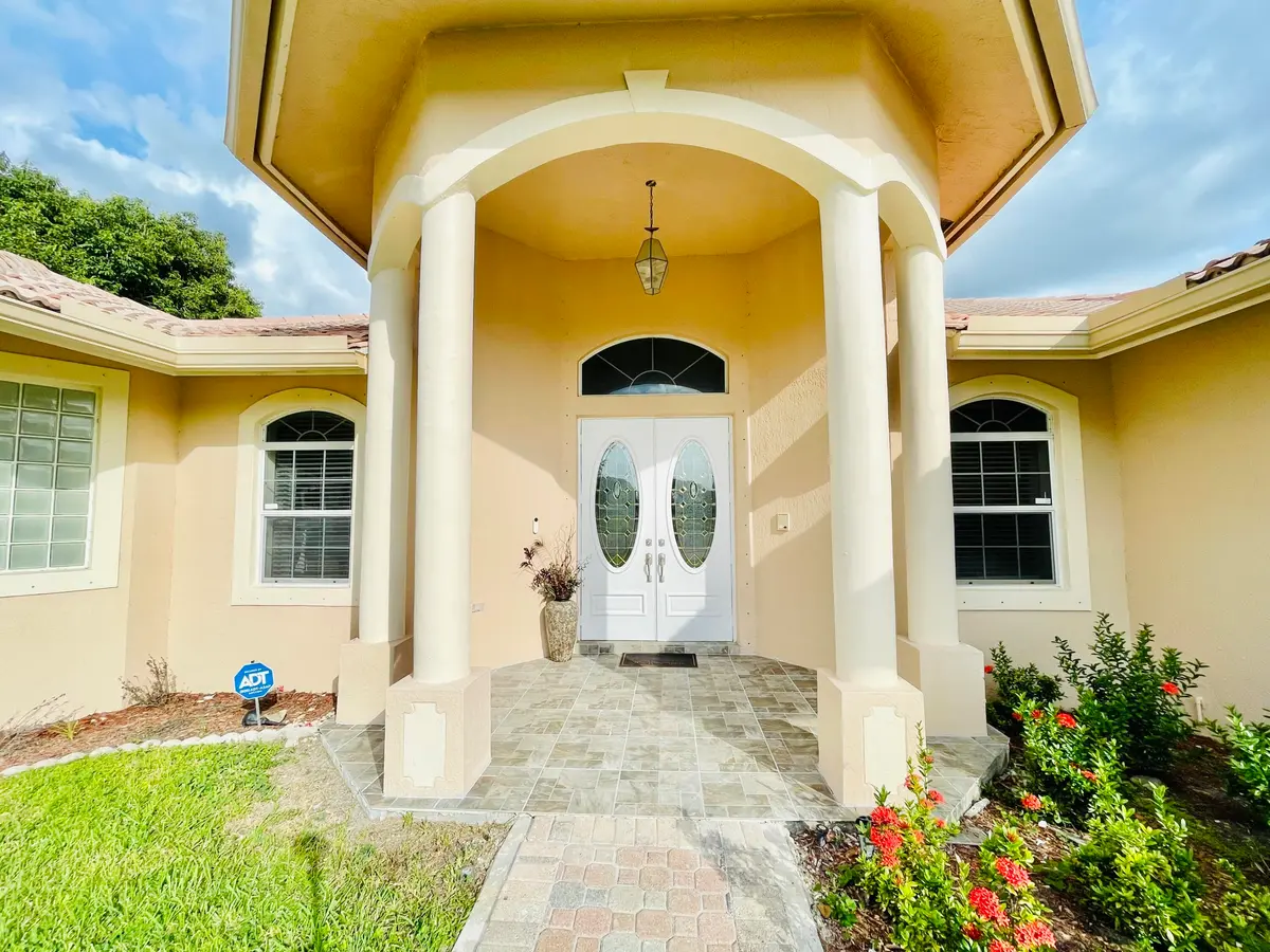 Entrance at 13620 FOLKESTONE Court, Wellington