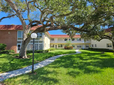 6 VISTA PALM Lane 103, Vero Beach – Condominium for sale