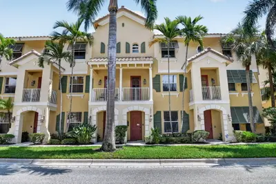 1859 Vía Granada, Boynton Beach – Townhouse for sale