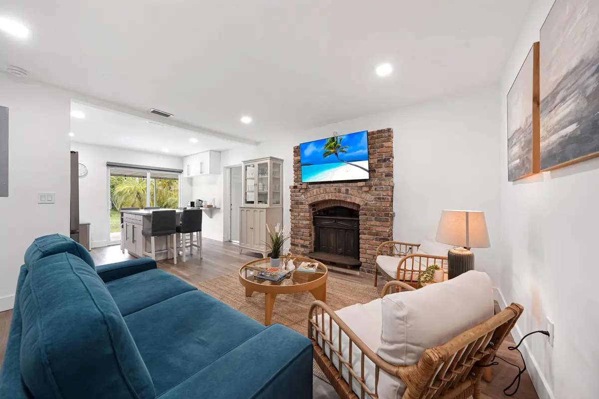 ABC07089 at 2707 ADAMS Street ., Hollywood