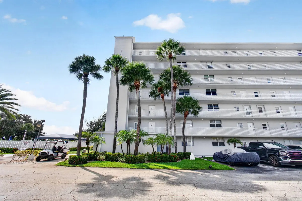 2-web-or-mls-DSC_3423 at 6161 NW 2ND Avenue 4140, Boca Raton