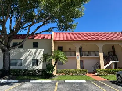 471 Lake Dora Drive, West Palm Beach – Condominium for sale