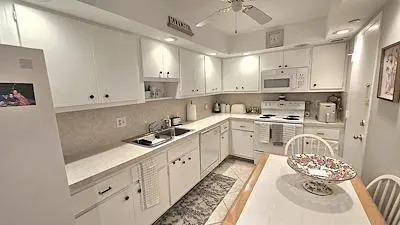 KITCHEN at 405 N Ocean Boulevard Unit 826, Pompano Beach