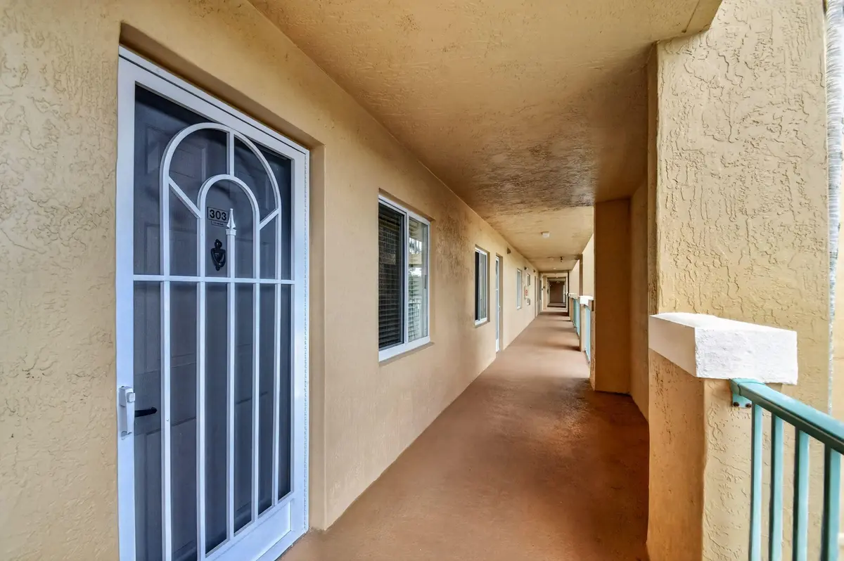 5-web-or-mls-DSC_5343 at 12547 Imperial Isle Drive 303, Boynton Beach