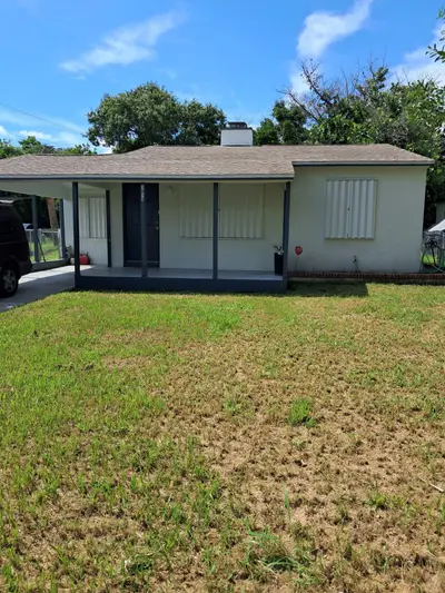 1013 Mayflower Road, Fort Pierce – Single Family Residence for rent