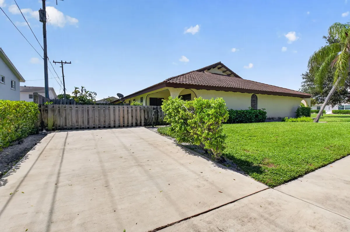 4-web-or-mls-DSC_3104 at 4398 NE 5th Avenue, Boca Raton