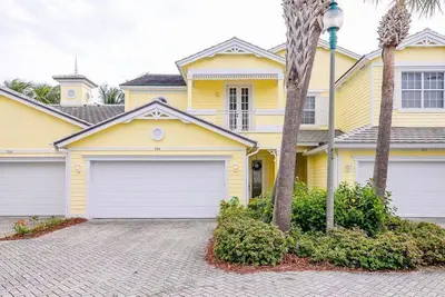 204 Mariner Bay Boulevard, Fort Pierce – Townhouse for rent