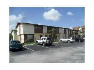 20 SW 108th Avenue F4, Sweetwater – Townhouse for sale
