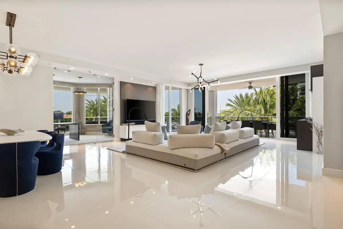 Family Room at 2700 Donald Ross Road 303, Palm Beach Gardens