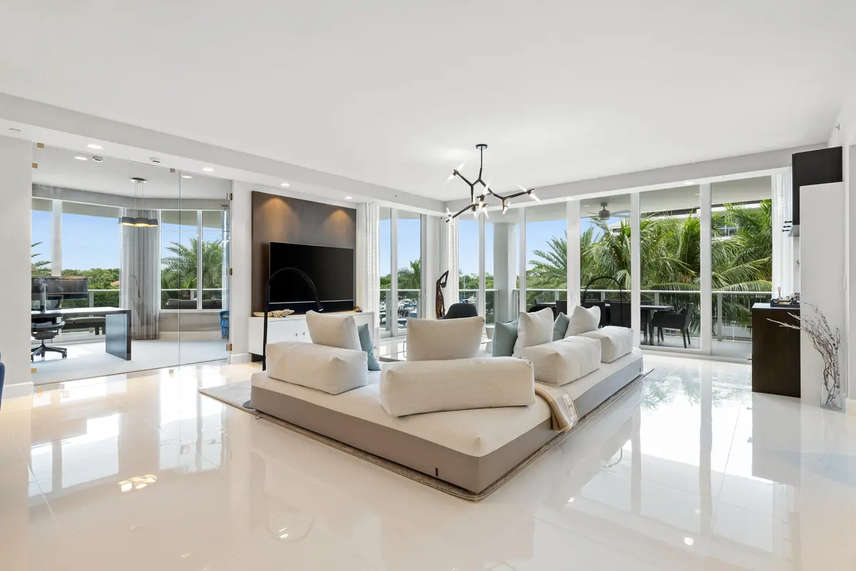 Family Room at 2700 Donald Ross Road 303, Palm Beach Gardens