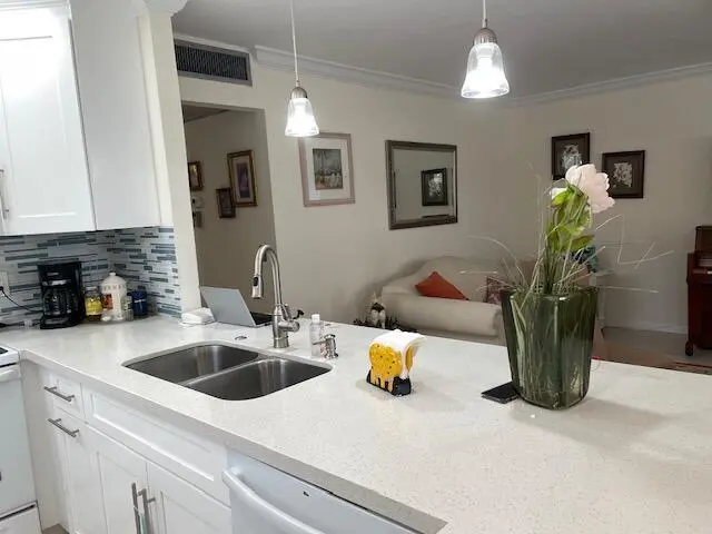 Counter 148 Waterford at 148 Waterford Way, Delray Beach
