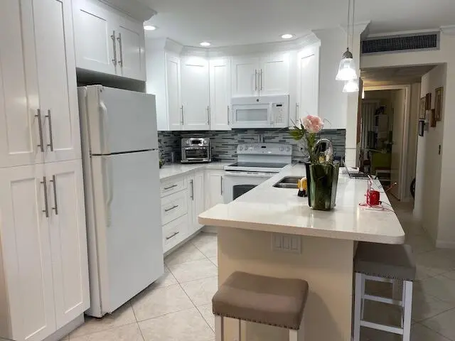 kitchen 148 Waterford at 148 Waterford Way, Delray Beach