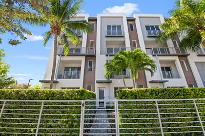 1025 NE 18th Avenue 102, Fort Lauderdale – Townhouse for rent