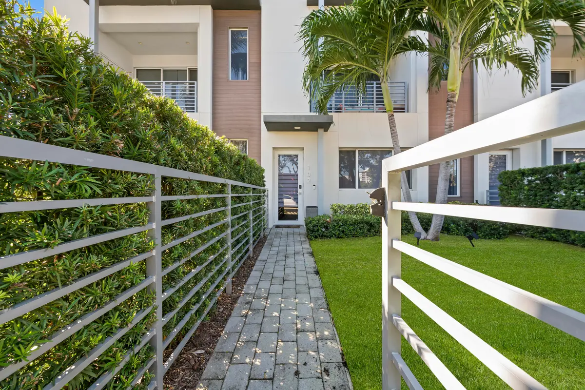 DSC_8225 at 1025 NE 18th Avenue 102, Fort Lauderdale