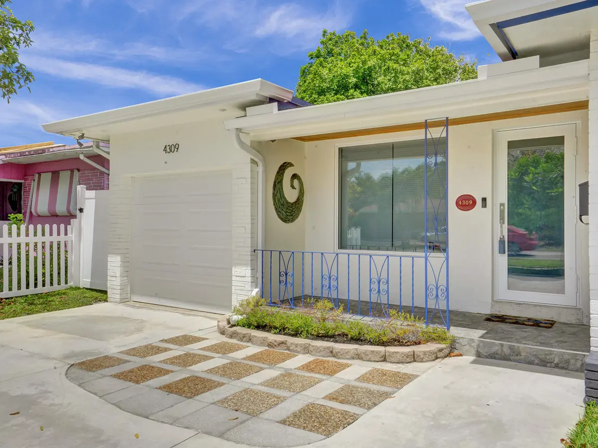 Front porch at 4309 JOHNSON Street, Hollywood