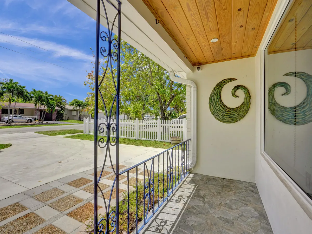 covered entry at 4309 JOHNSON Street, Hollywood