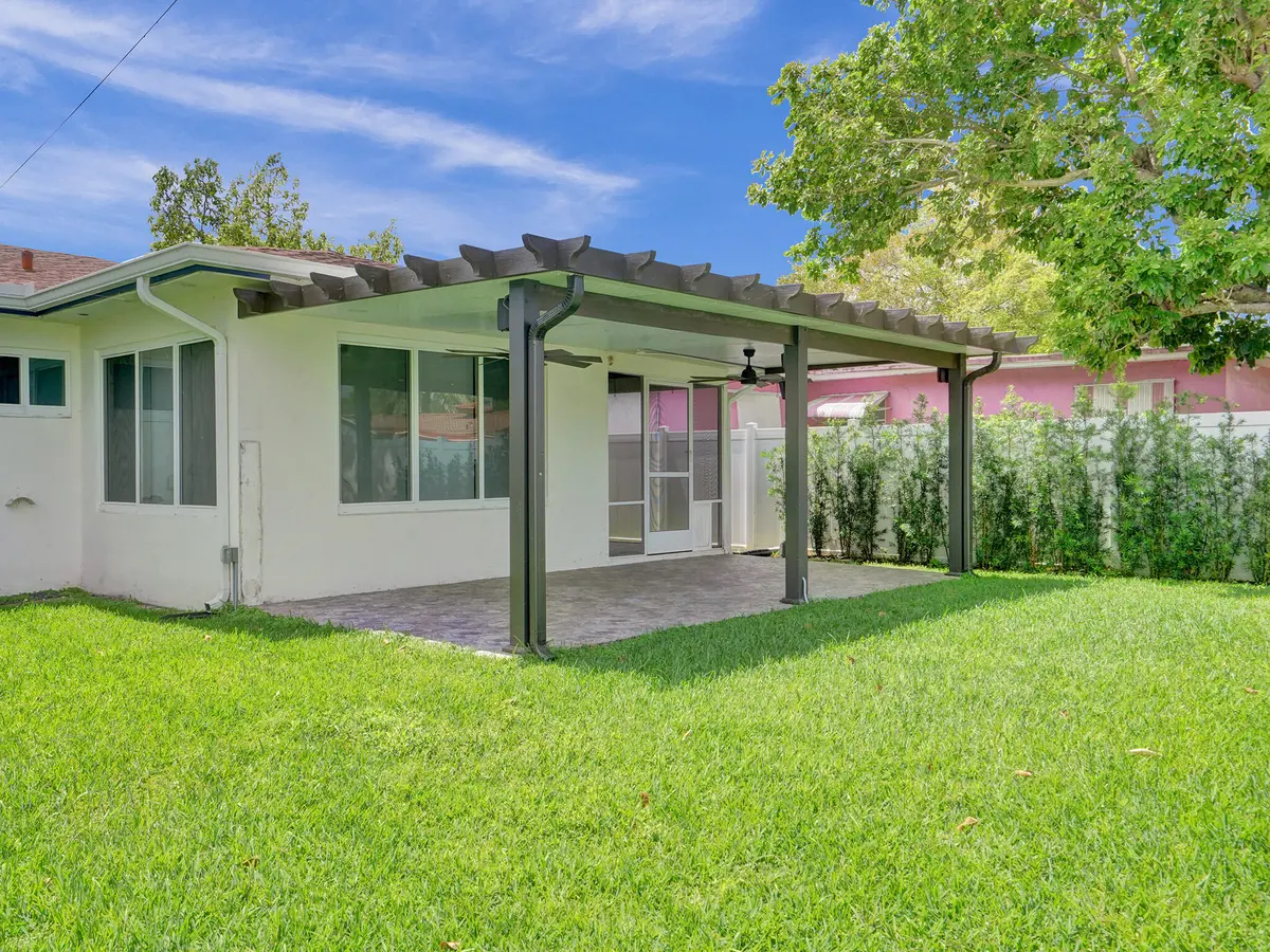Large yard at 4309 JOHNSON Street, Hollywood