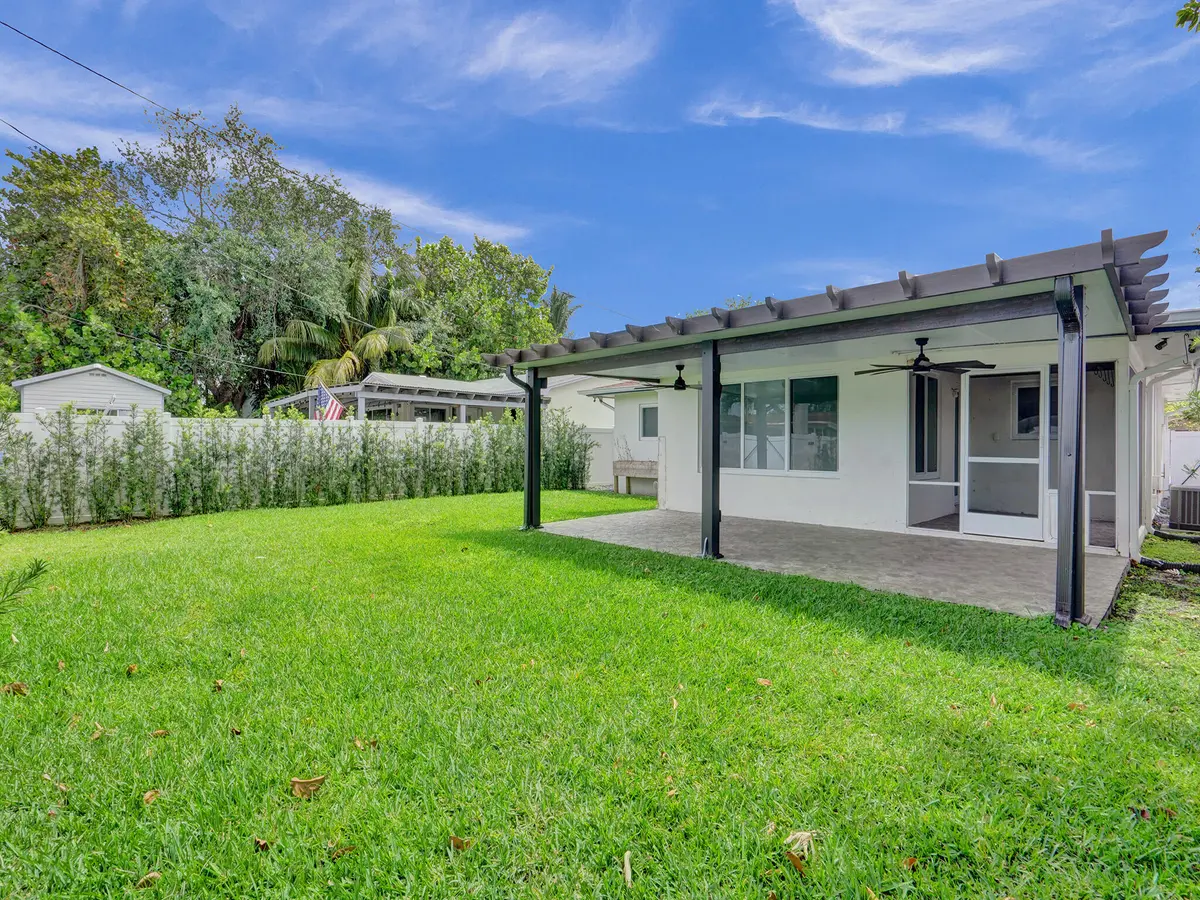 Large backyard at 4309 JOHNSON Street, Hollywood