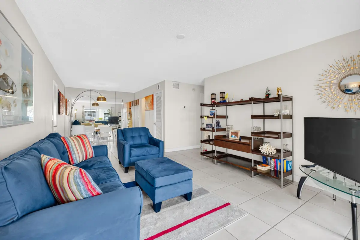 Living Room at 6359 Bay Club Drive 2, Fort Lauderdale