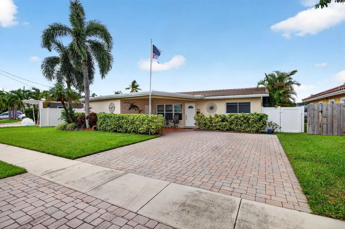 1-web-or-mls-699A7739 at 943 NAUTILUS Isle, Dania Beach
