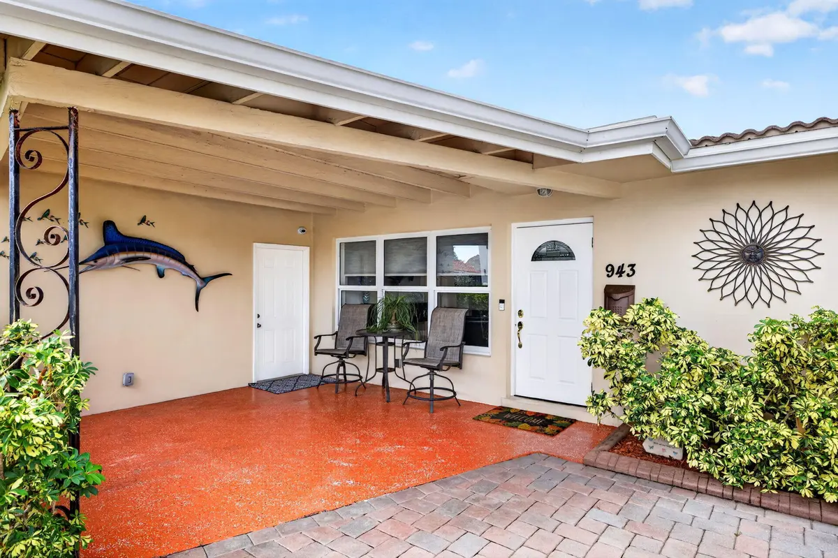 4-web-or-mls-699A7757 at 943 NAUTILUS Isle, Dania Beach