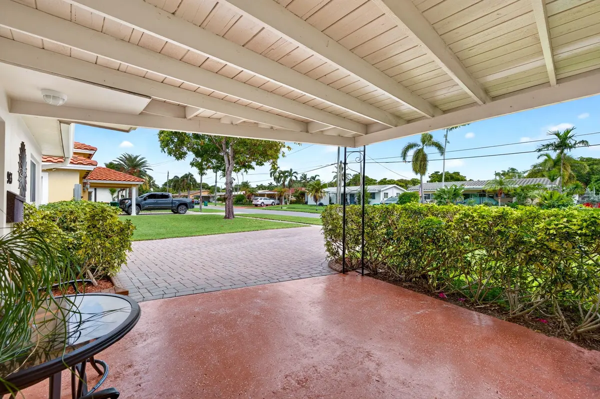 5-web-or-mls-699A7762 at 943 NAUTILUS Isle, Dania Beach