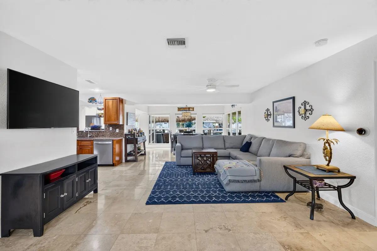 7-web-or-mls-699A7538 at 943 NAUTILUS Isle, Dania Beach