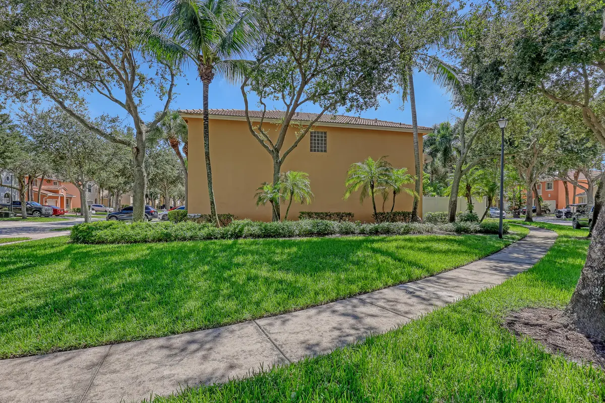 side view at 4493 Lake Tahoe Circle, West Palm Beach