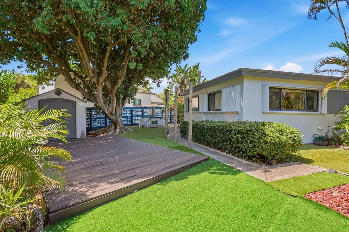 4-web-or-mls-031_0E2A4382 at 425 NE 20TH Street, Boca Raton