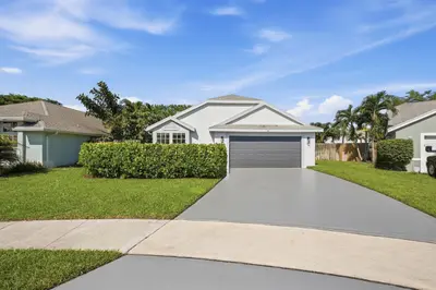 14 HEATHER TRACE Drive, Boynton Beach – Single Family Residence for sale