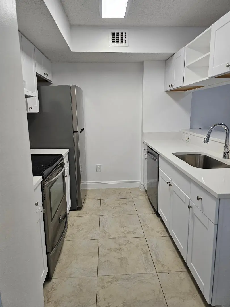 Kitchen3 at 460 S Park Road 6-207, Hollywood