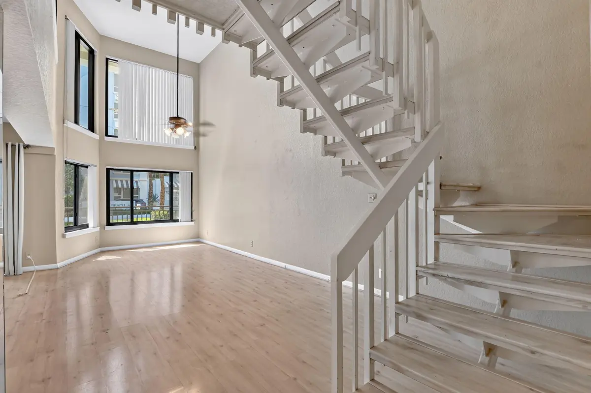 7-web-or-mls-DSC_9682 at 665 SE 21st Avenue 102, Deerfield Beach