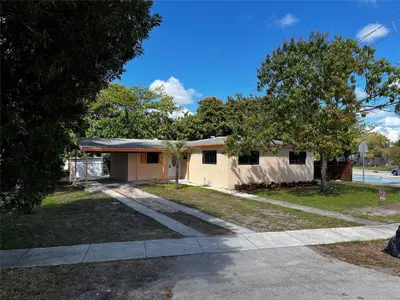 285 NE 43RD Street, Deerfield Beach – Single Family Residence for rent