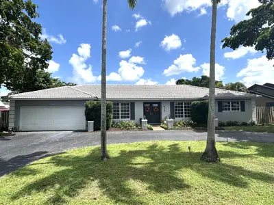560 S LAKE DASHA Drive, Plantation – Single Family Residence for sale