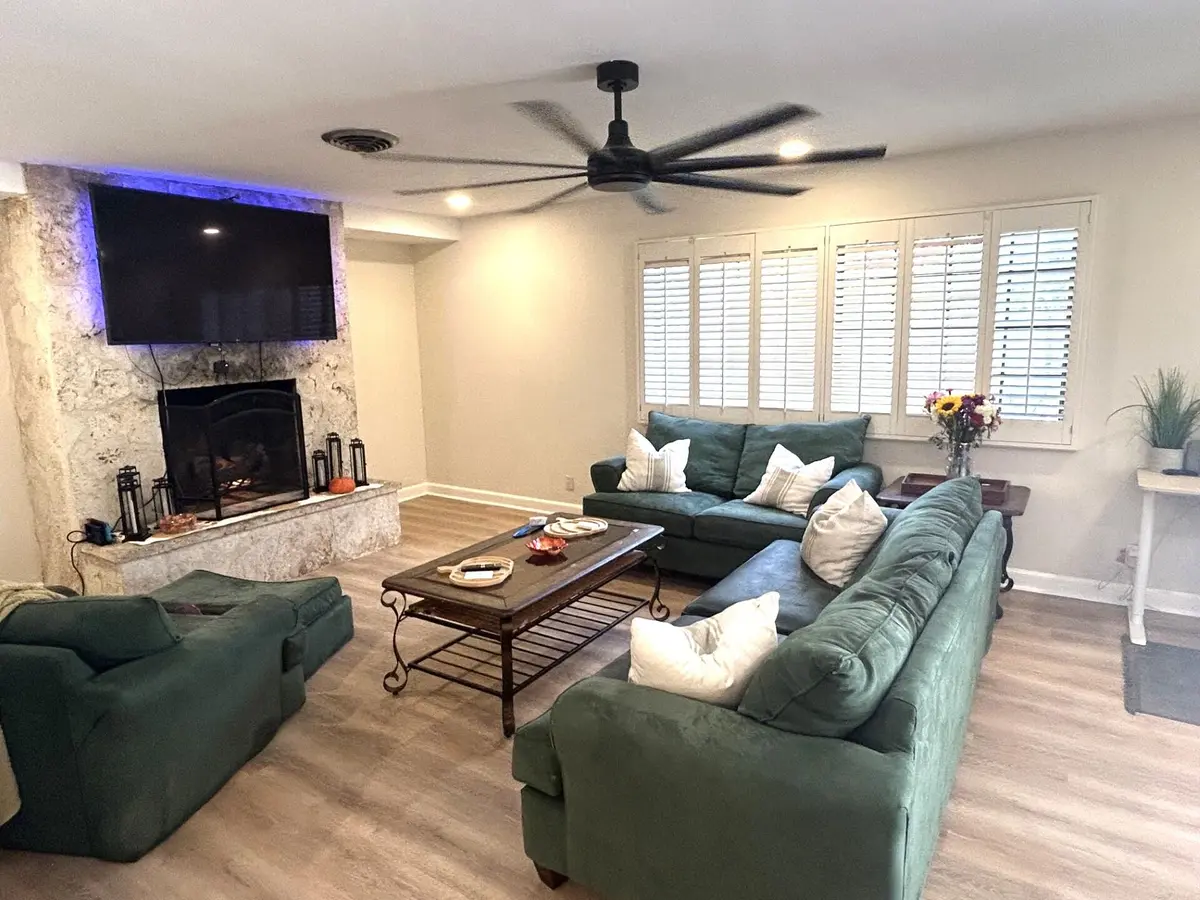 560 NEW FAM 2 at 560 S LAKE DASHA Drive, Plantation