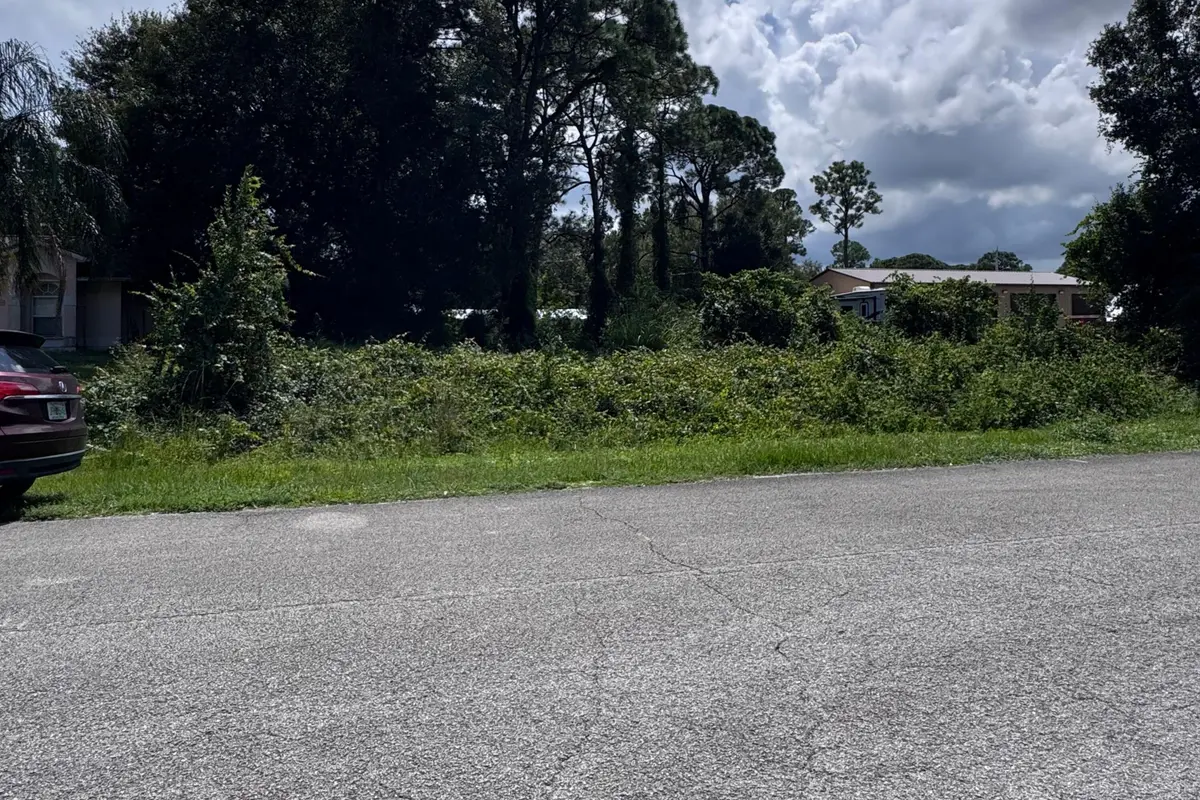 6801 Deland Avenue at 6801 Deland Avenue, Fort Pierce