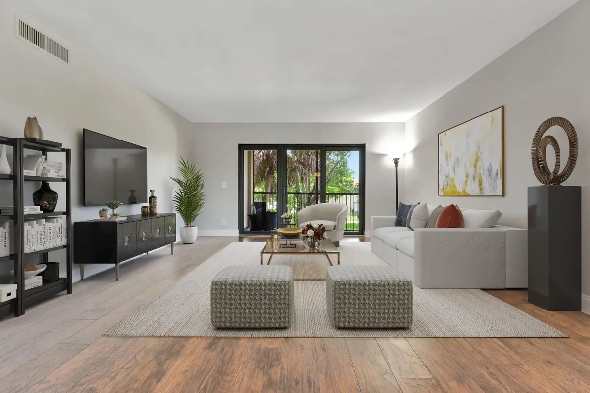 In pristine, move-in condition! at 334 LAKEVIEW Drive 204, Weston