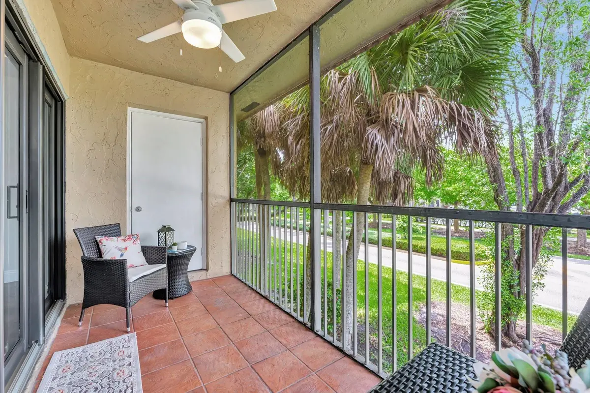 Photo 7 at 334 LAKEVIEW Drive 204, Weston